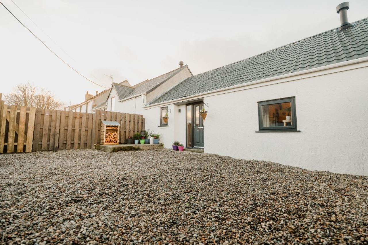 The Cow Shed At Pencraig Villa Holyhead Exterior photo