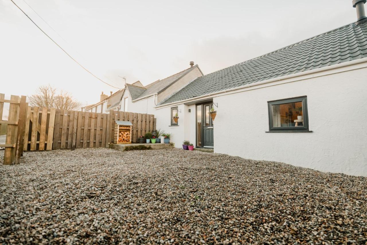 The Cow Shed At Pencraig Villa Holyhead Exterior photo